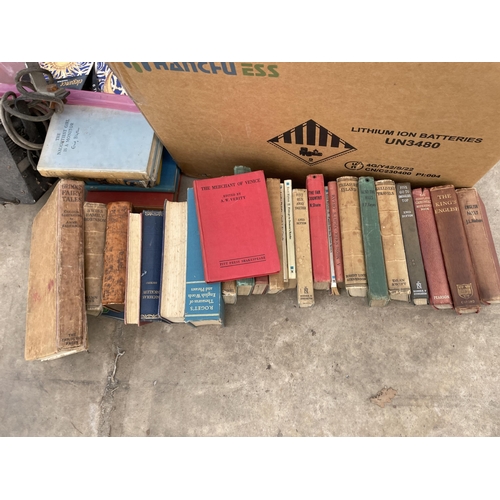 1921 - AN ASSORTMENT OF VINTAGE HARDBACK BOOKS TO INCLUDE ENID BLYTON ETC