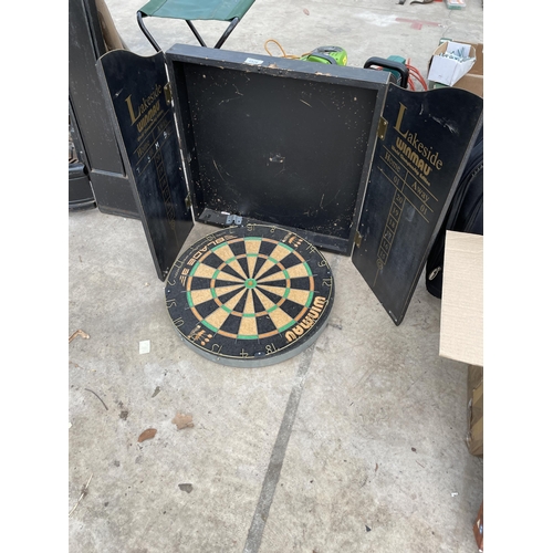 1926 - A WINMAU BLADE 3 DARTBOARD AND WALL CASE