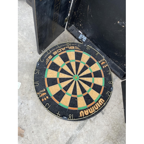 1926 - A WINMAU BLADE 3 DARTBOARD AND WALL CASE