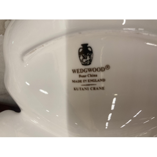 1058A - A LARGE COLLECTION OF WEDGWOOD ITEMS TO INCLUDE A LIDDED GINGER JAR, VASES, PIN DISHES ETC