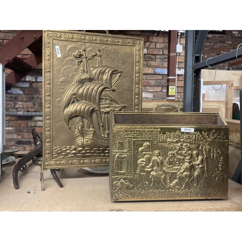 1068 - TWO DECORATIVE BRASS ITEMS TO INCLUDE A FIRE SCREEN AND MAGAZINE RACK