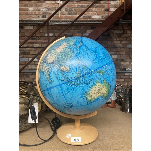 1070 - A LIGHT UP WORLD GLOBE