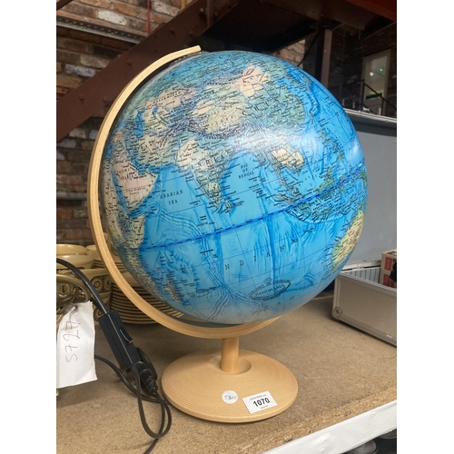 1070 - A LIGHT UP WORLD GLOBE