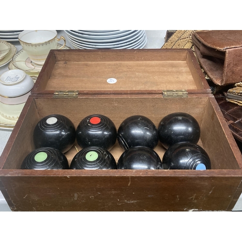 1083 - EIGHT CARPET BOWLS IN A WOODEN BOX