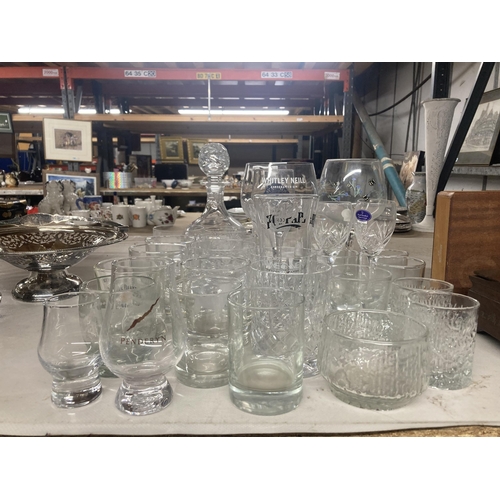 1110 - VARIOUS GLASSWARE TO INCLUDE A DECANTER, GIN GLASSES, TUMBLERS ETC