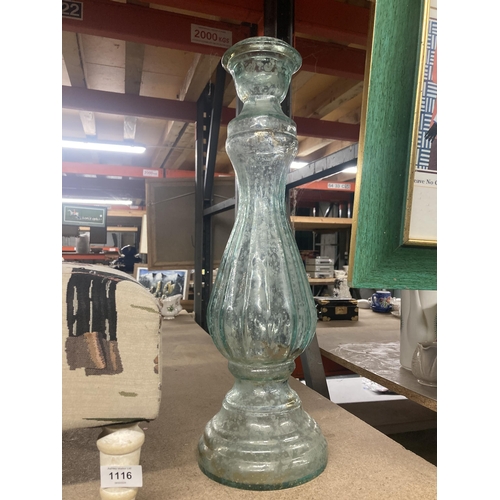 1115 - A VINTAGE TALL DECORATIVE GLASS DECANTER