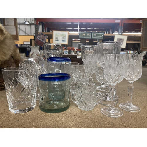 1118 - A QUANTIY OF CUT GLASS ITEMS