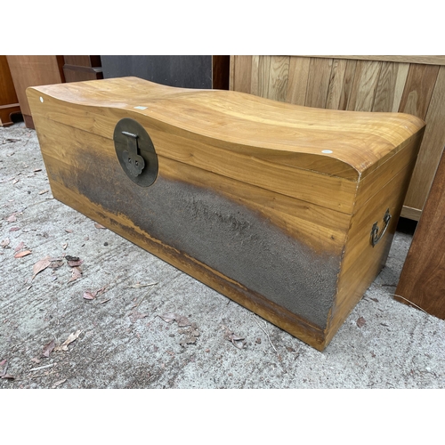 3139 - A 20TH CENTURY HARDWOOD BLANKET CHEST WITH BRASS CATCH -