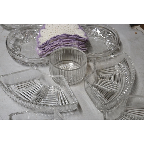 1261 - A QUANTITY OF PARTY NIBBLES GLASS BOWLS - 9 IN TOTAL PLUS DOYLEYS