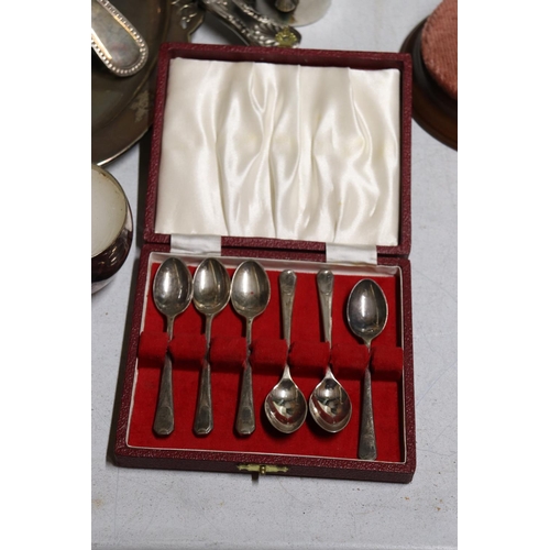 1267 - A LARGE QUANTITY OF SILVER PLATED ITEMS TO INCLUDE TRAYS, GOBLETS, A BOXED SET OF SPOONS, LADELS, A ... 