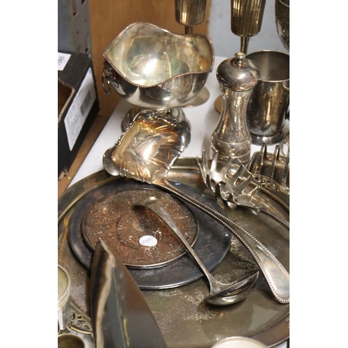 1267 - A LARGE QUANTITY OF SILVER PLATED ITEMS TO INCLUDE TRAYS, GOBLETS, A BOXED SET OF SPOONS, LADELS, A ... 