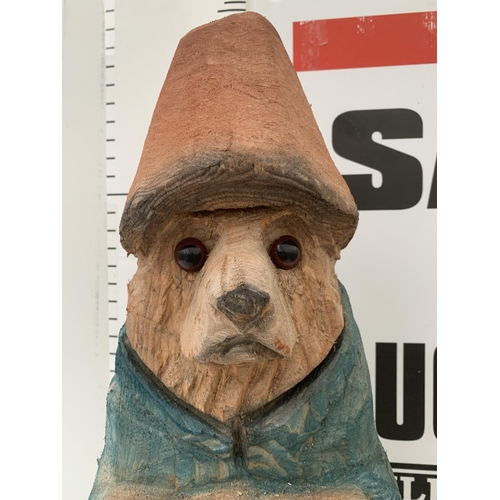 116 - A WOODEN PADDINGTON BEAR SCULPTURE CARVING ON LOG PEDESTAL, HEIGHT APPROX 80CM NO VAT