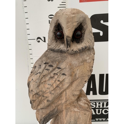 117 - A WOODEN CARVED SCULPTURE OF OWL SAT ON LOG PEDESTAL APPROX 75CM IN HEIGHT NO VAT