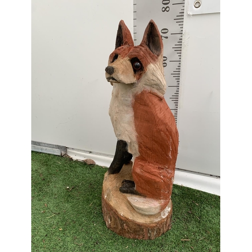 124 - A WOODEN SCULPTURE OF A FOX ON TREE TRUNK PEDESTAL APPROX 80CM IN HEIGHT NO VAT