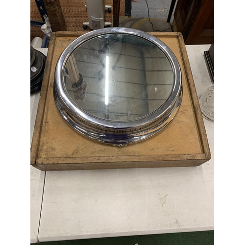 5 - AN ART DECO CIRCULAR MIRRORED CAKE STAND WITH ORIGINAL STORAGE BOX 38CM DIAMETER