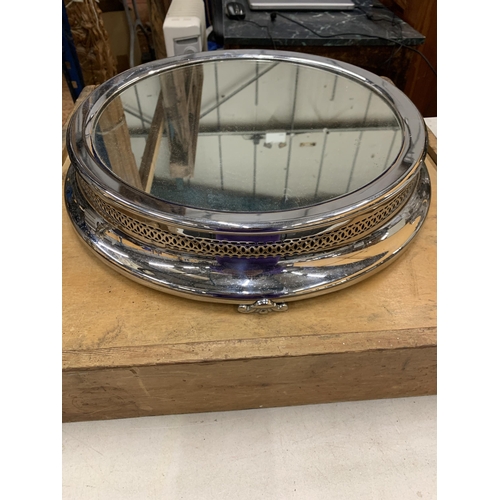 5 - AN ART DECO CIRCULAR MIRRORED CAKE STAND WITH ORIGINAL STORAGE BOX 38CM DIAMETER