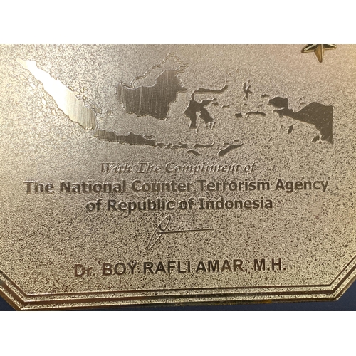 31 - AN AUTHENTIC BOXED COMMENDATION PLAQUE, AWARDED TO DR BOY RAFLIAMAR BY THE NATIONAL COUNTER TERRORIS... 