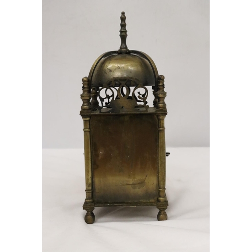 232 - A VINTAGE BRASS LANTERN CLOCK, HEIGHT 25CM