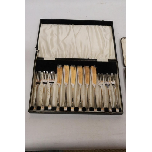 269 - A BOXED SET OF CUTLERY TO INCLUDE A BOXED SET OF KNIVES