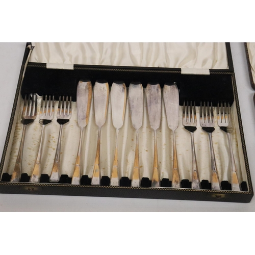 269 - A BOXED SET OF CUTLERY TO INCLUDE A BOXED SET OF KNIVES