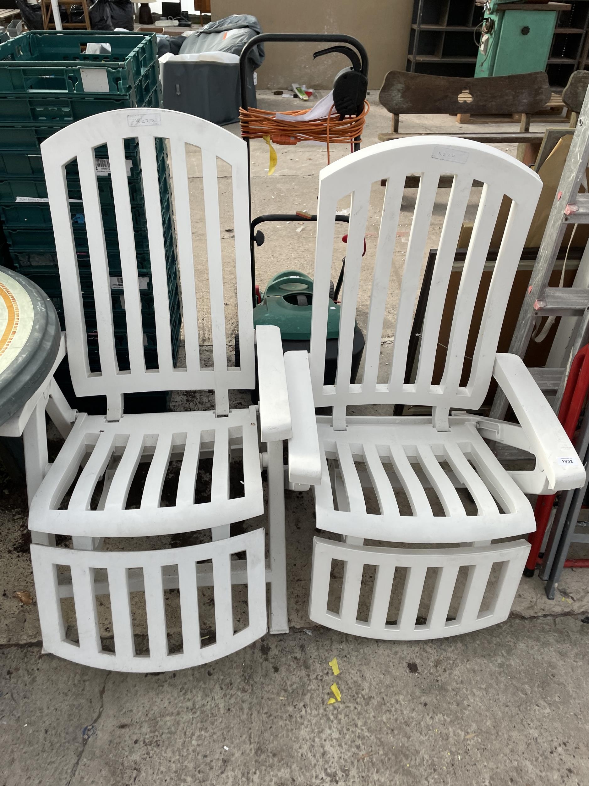 TWO PLASTIC FOLDING GARDEN CHAIRS AND A PLASTIC GARDEN TABLE