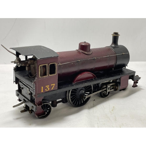 308 - A SCRATCH BUILT LIVE STEAM 30 MM GAUGE 4-2-2 MODEL RAILWAY LOCOMOTIVE NUMBER 137 IN MAROON AND BLACK... 