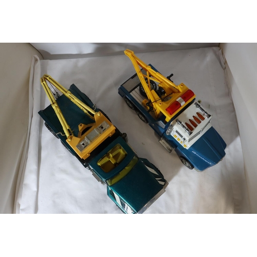 347 - TWO LARGE TOY WRECKER TRUCKS, A TOY SCANIA CAR TRANSPORTER AND CARS AND A BOXED WELLY 20 PIECE TOY C... 