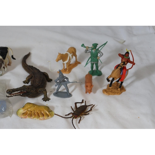 362 - A MIXED LOT CONTAINING ANIMALS, SOLDIERS, COWBOYS, INDIANS, ETC.,