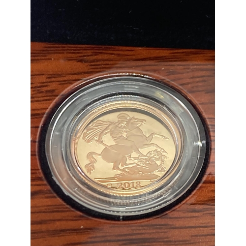 307 - A 2018 THE SOVEREIGN GOLD PROOF LIMITED EDITION NUMBER 2,555 OF 10,500 IN A WOODEN BOXED CASE