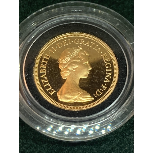 323 - A 1979 GOLD SOVEREIGN QUEEN ELIZABETH II IN A PRESENTATION BOX