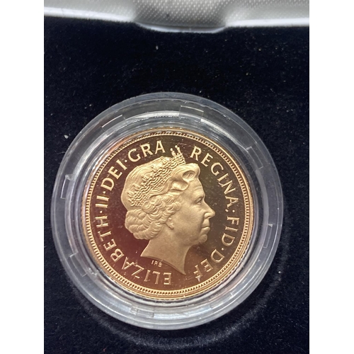 324 - A 2003 GOLD PROOF SOVEREIGN QUEEN ELIZABETH II NO 09985 OF 15,000 IN A PRESENTATION BOX WITH CERTIFI... 