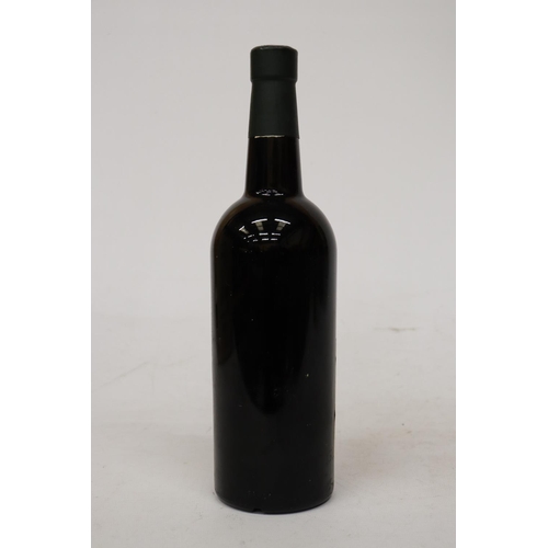 302 - A BOTTLE OF TAYLORS 1975 VINTAGE PORT