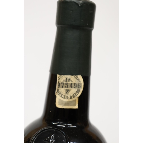 302 - A BOTTLE OF TAYLORS 1975 VINTAGE PORT