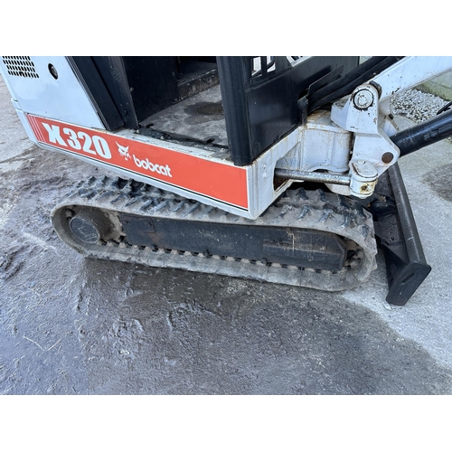 203 - A BOB CAT X320 MINI DIGGER IN GOOD WORKING ORDER. RECENT FULL SERVICE, NEW FILTERS, FAN BELT, NEW BU... 