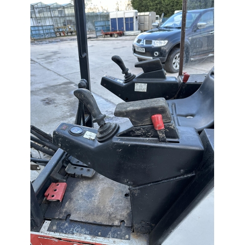 203 - A BOB CAT X320 MINI DIGGER IN GOOD WORKING ORDER. RECENT FULL SERVICE, NEW FILTERS, FAN BELT, NEW BU... 