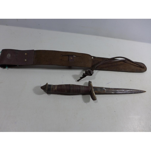 306 - A VINTAGE STILETTO KNIFE AND LEATHER SCABBARD, 18.5CM BLADE, LENGTH 49CM. BLADE STAMPED OASE.