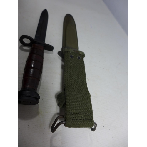 308 - A U.S M8AI BAYONET AND SCABBARD, 16CM BLADE, LENGTH 33CM