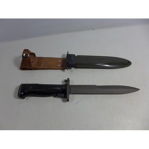 309 - A U.S.M5 BAYONET AND SCABBARD, 17CM BLADE, LENGTH 32CM