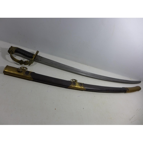 314 - A REPLICA OF A BRITISH NAPOLEONIC WAR OFFICERS SWORD AND SCABBARD, 81CM BLADE, LENGTH 96CM