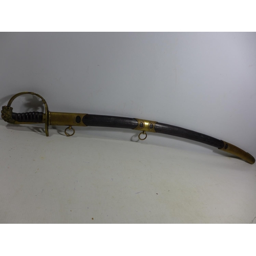 314 - A REPLICA OF A BRITISH NAPOLEONIC WAR OFFICERS SWORD AND SCABBARD, 81CM BLADE, LENGTH 96CM