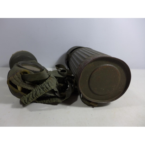 322 - A MID 20TH CENTURY GERMAN GAS MASK AND METAL CONTAINER