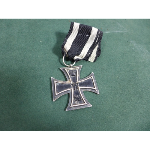 326 - A WORLD WAR I IMPERIAL GERMAN IRON CROSS, SECOND CLASS