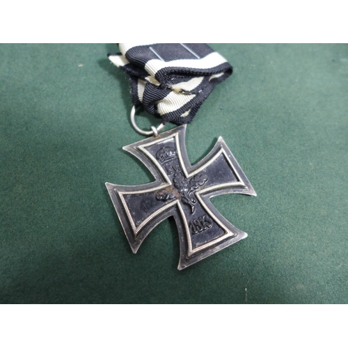 326 - A WORLD WAR I IMPERIAL GERMAN IRON CROSS, SECOND CLASS