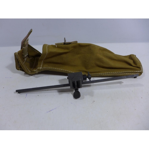 331 - A WORLD WAR II GUNSIGHT DATED 1941 IN A CANVAS CASE