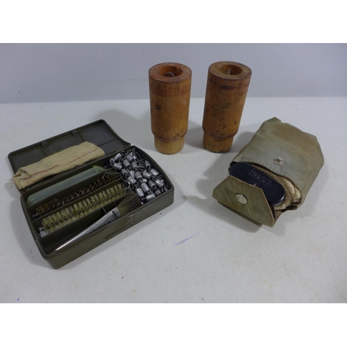 334 - TWO WOODEN MARK I N 1 BREECH SPACERS AND TWO MILITARY GUN CLEANING KITS