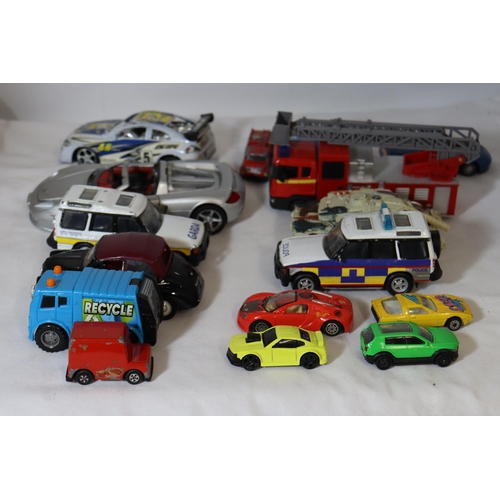 340 - A QUANTITY OF TOY VEHICLES TO INCLUDE FIRE ENGINES, POLICE CARS, MILITARY, ETC