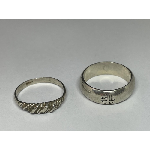 522 - FIVE SILVER RINGS