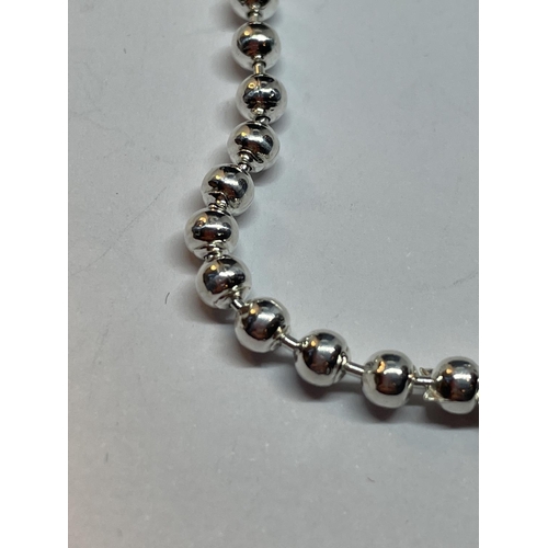 580 - A SILVER T BAR NECKLACE 18