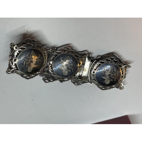 589 - A SIAM SILVER BRACELET IN A PRESENTATION BOX