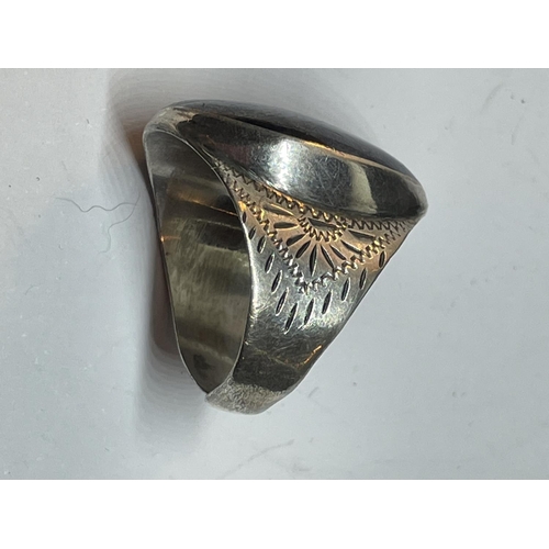 591 - A GENTS SILVER SIGNET RING IN A PRESENTATION BOX